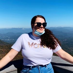 Meet your Posher, Caroline